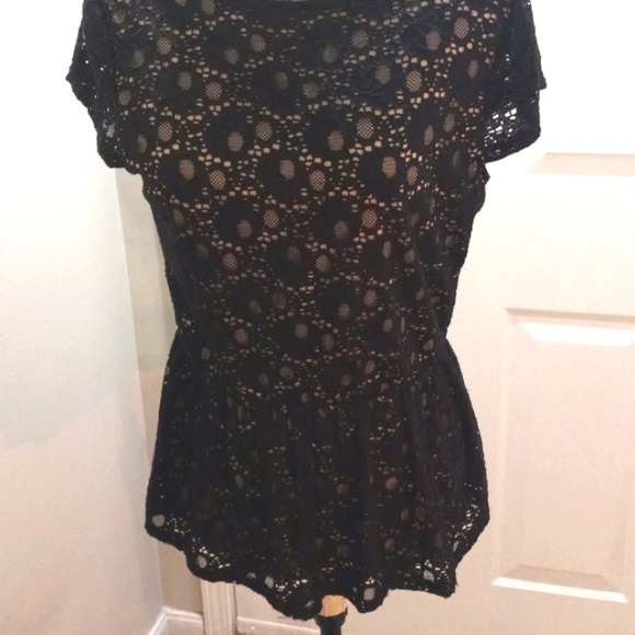 Alya Sz L, Lace backed Ruffle pendulum Top W/ Low V Back - Picture 6 of 7